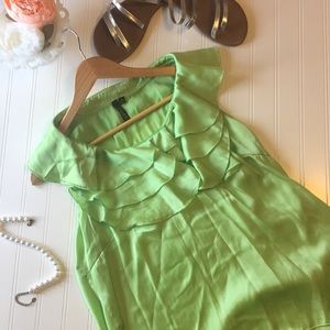 🌿Ruffled ,sleeveless blouse in light green🌿-A2